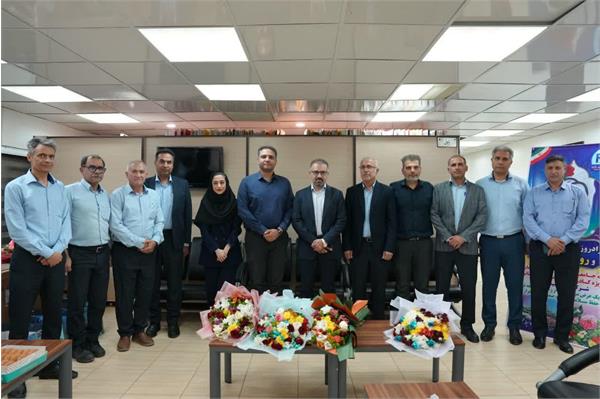 تجلیل از پزشکان و کارکنان درمانگاه صنعتی پتروشیمی رازی به مناسبت روز پزشک