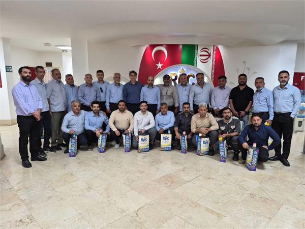 نبض تپنده‌ی ارتباطات در پتروشیمی رازی؛ تجلیل از همکاران پرتلاش واحد پُست